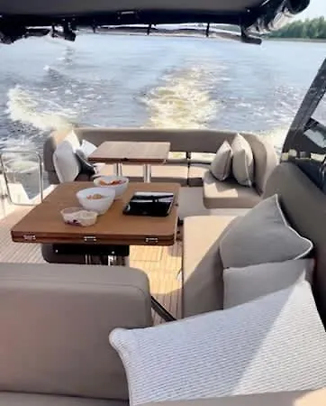 Huswell - Bateau Coco Luxury Yacht In
