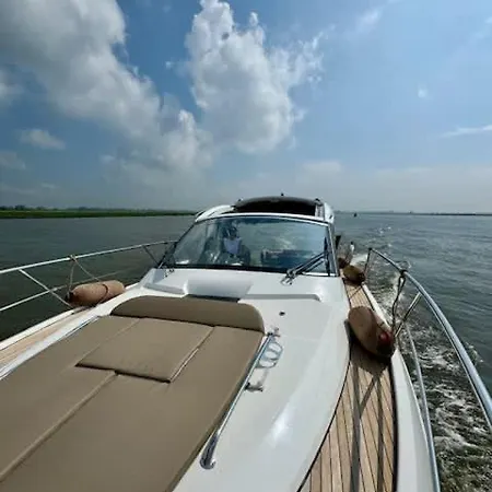 Huswell - Bateau Coco Luxury Yacht In Botel *