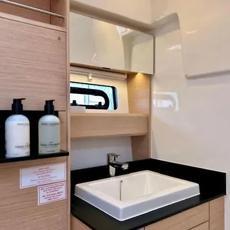 Huswell - Bateau Coco Luxury Yacht In